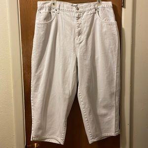 Bill Blass Woman’s Jeans Easy Fit Sz. 18W Crop Style